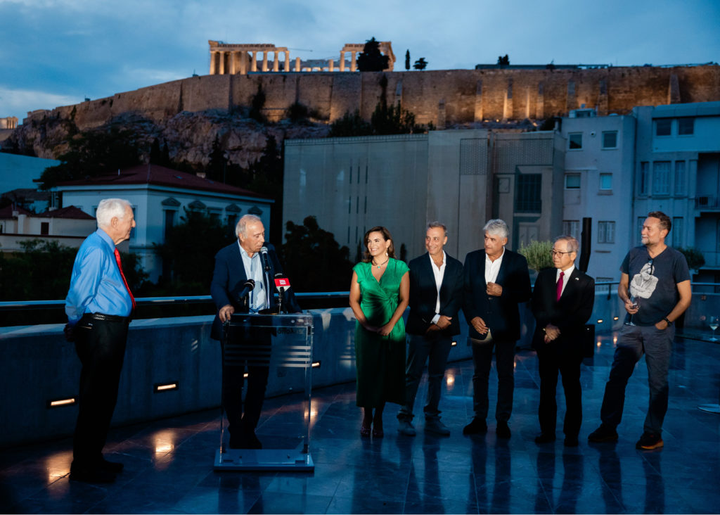 Αναφερόμενη στη σπουδαιότητα της έκθεσης, η κα ‘Όλγα  Κεφαλογιάννη τόνισε ότι με τον ρεαλισμό του και την αισθητική του ποιότητα, ο Robert McCabe προσφέρει μια πολύτιμη και ξεχωριστή ματιά στη χώρα μας. Και πρόσθεσε: